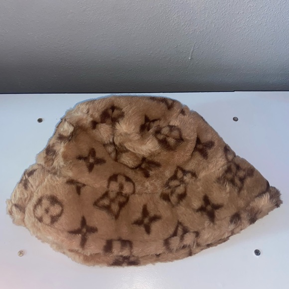 LV Louis Vuitton Logo Luxury Bucket Unisex Winter Designer Snow Faux Fur - Picture 6 of 6